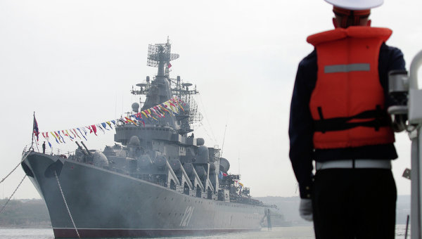 Корабль Черноморского Флота России в Севастополе