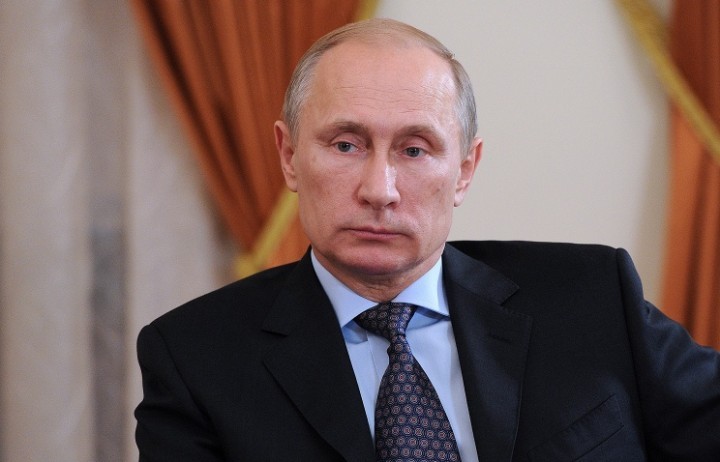 Путин призвал не допустить "цветных" революций в России 