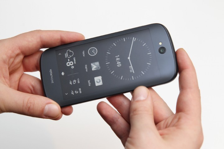 Forbes: YotaPhone 2 - настоящий "прорыв года" на рынке смартфонов