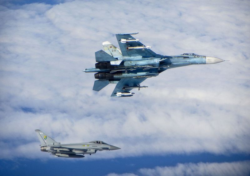 Авиация НАТО окружает Россию