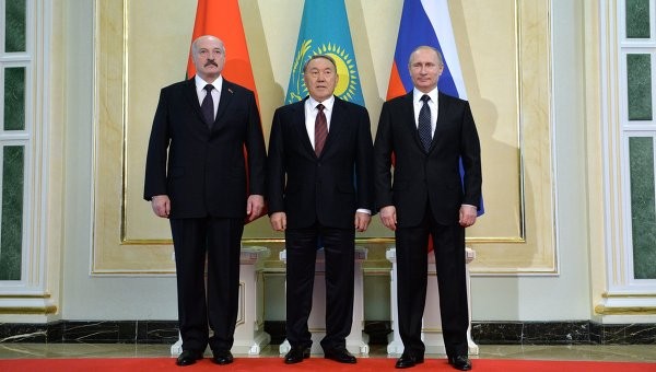 Владимир Путин: Пришло время говорить о валютном союзе России, Белоруссии и Казахстана
