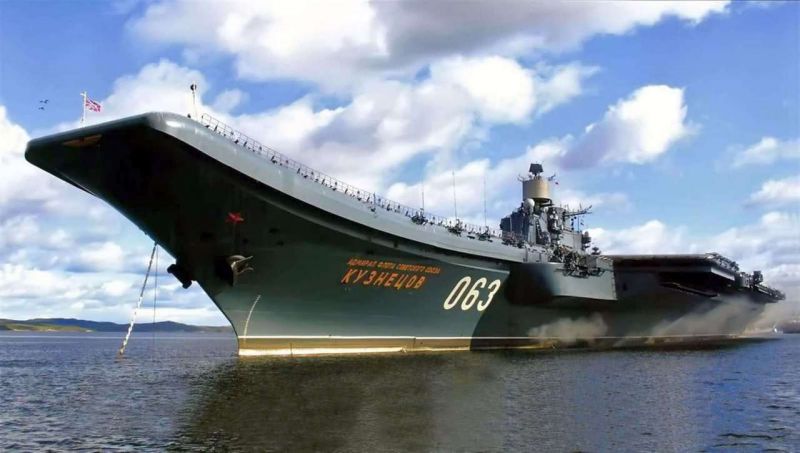    Авианесущий крейсер «Адмирал Кузнецов» выходит из дока после ремонта
