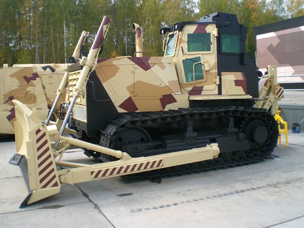 Челябинский тракторный завод представил бронированный бульдозер