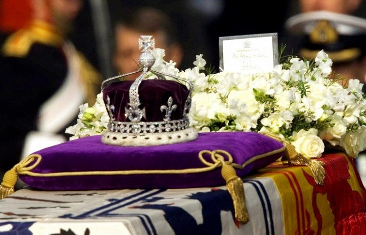 Индия готовит иск против королевы Елизаветы II с требованием вернуть бриллиант «Кохинор»