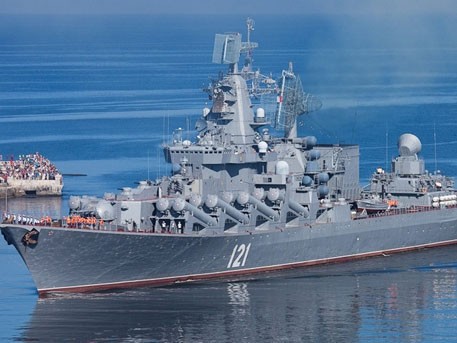 Крейсер «Москва» будет уничтожать любые цели, угрожающие авиации РФ в Сирии