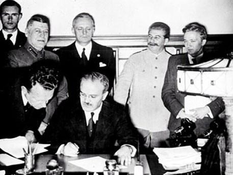 Сделка с дьяволом: как пакт Молотова-Риббентропа спас СССР от уничтожения