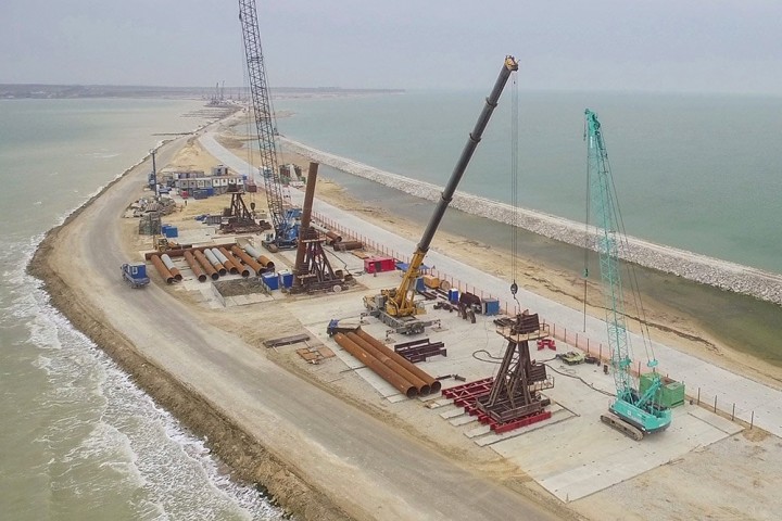 Начат монтаж свайных фундаментов Керченского моста