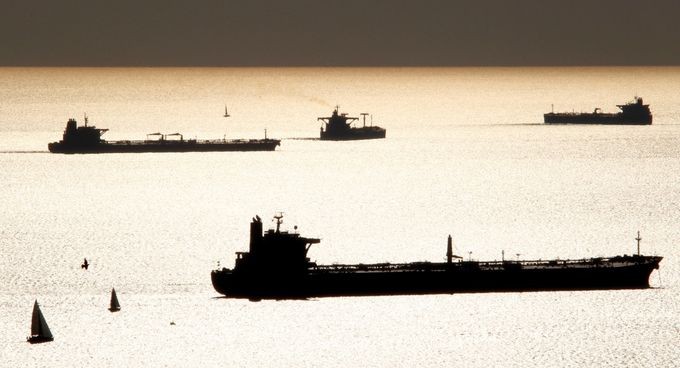 Афины отказались запрещать проход российских танкеров через свои воды