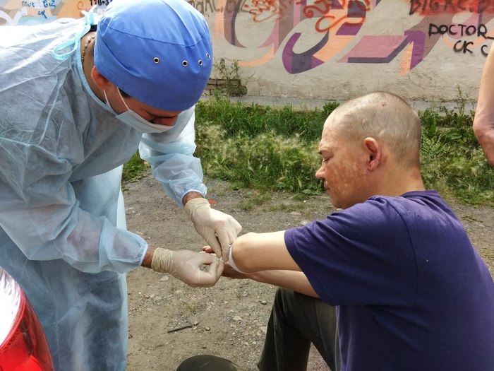 Житель Челябинска раз в неделю ездит на теплотрассу и делает перевязки бездомным Челябинск, Медицина, бездомные, волонтеры, благотворительность, длиннопост