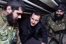 Президент Сирии Башар Асад разговаривает с сирийскими военными в Дамаске