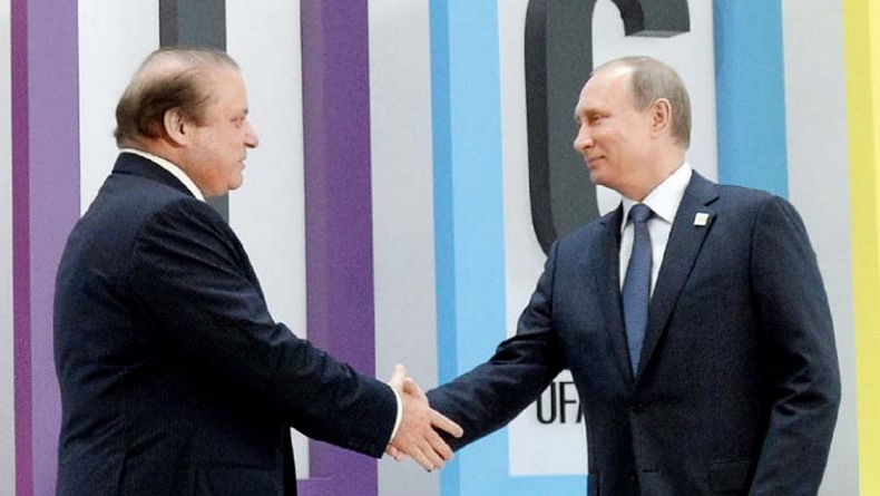 Президент России Владимир Путин и премьер Пакистана Наваз Шариф на 7-м саммите БРИКС