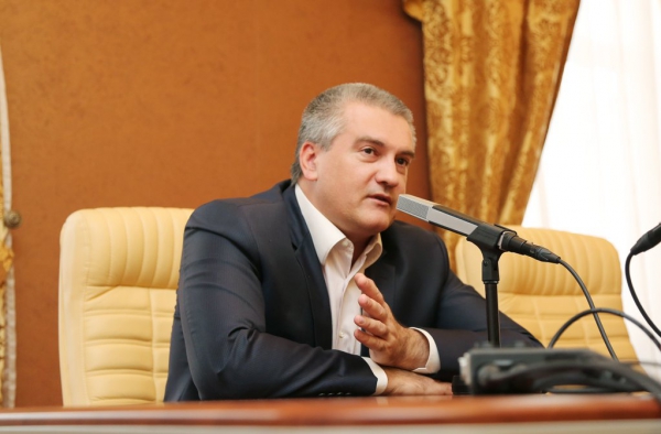 Аксенов признал кадровые проблемы с чиновниками в Крыму