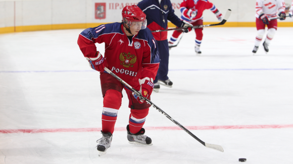 Владимир Путин проведет день рождения на коньках