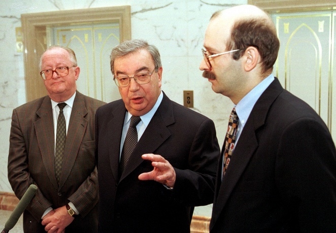 Экономика и финансы: Три человека смогли потушить финансовый пожар в 1998 году за месяц