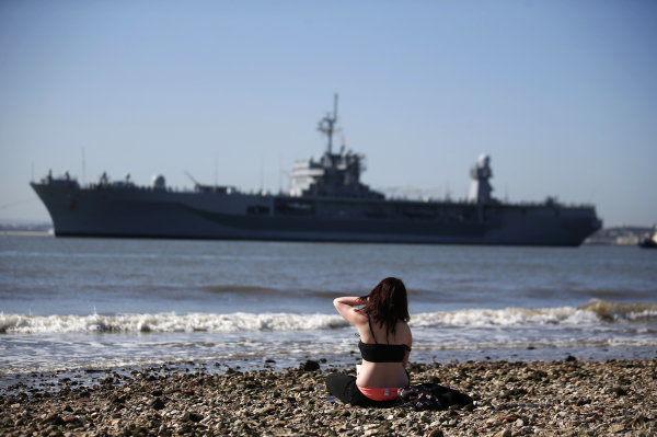 Флагман ВМС США досрочно покинул Черное море