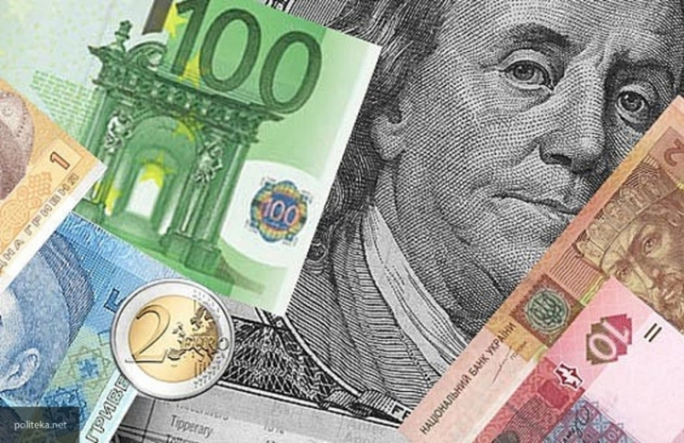 Начало валютной войны? Российские банки «сливают» доллары и евро