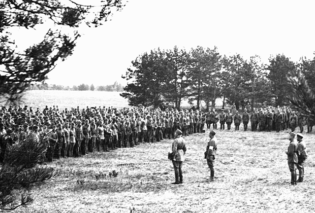 Сбор красноармейцев в связи с начавшейся войной, 22 июня 1941 года