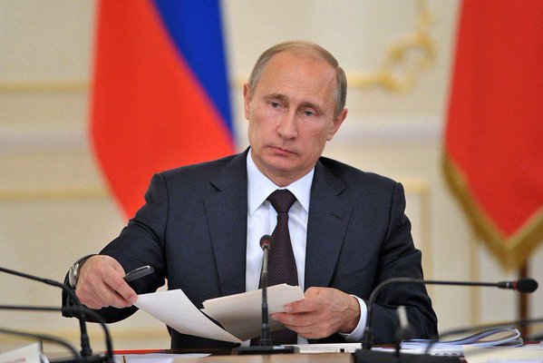 Путин поручил разработать предложения по мониторингу информационных угроз в интернете