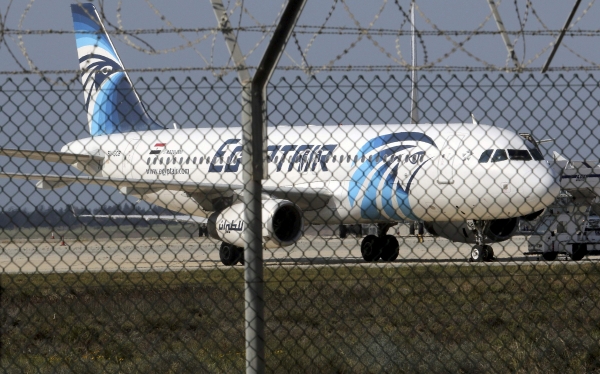 Военная авиация Египта и Греции ищет пропавший авиалайнер А320